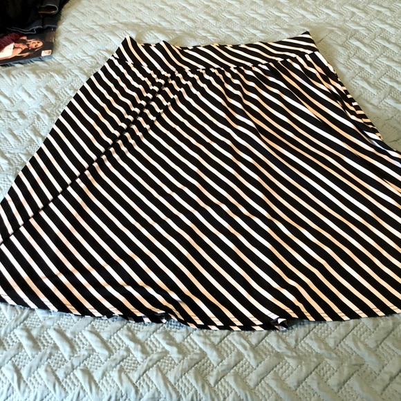 Lane Bryant black and white striped skirt - Picture 1 of 2
